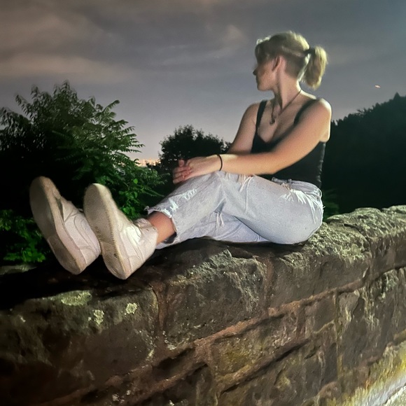 Meet your Posher, Adriana - Picture 1 of 1